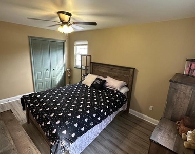 7837 Lawndale Avenue - Photo Thumbnail 12