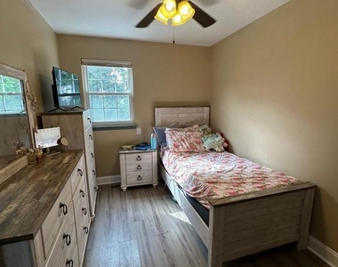 7837 Lawndale Avenue - Photo Thumbnail 14