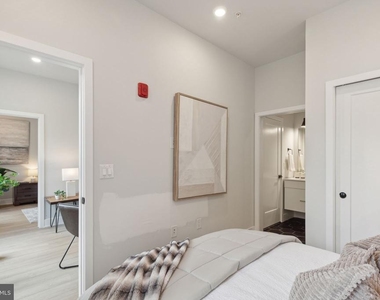 6910 Ridge Avenue - Photo Thumbnail 12