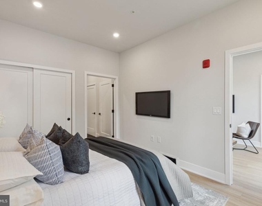 6910 Ridge Avenue - Photo Thumbnail 15