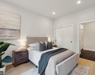 6910 Ridge Avenue - Photo Thumbnail 14