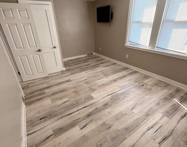 6527 Tulip Street - Photo Thumbnail 3