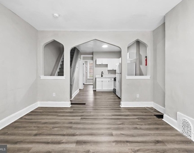 2511 W Oakdale Street - Photo Thumbnail 2