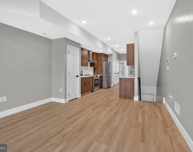 1843 E Hazzard Street - Photo Thumbnail 3