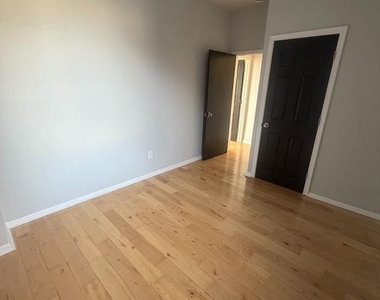 975 N Lawrence Street - Photo Thumbnail 4
