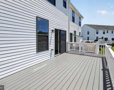 8005 Milltown Circle - Photo Thumbnail 15