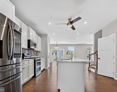 8005 Milltown Circle - Photo Thumbnail 6