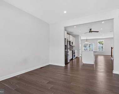 8005 Milltown Circle - Photo Thumbnail 4