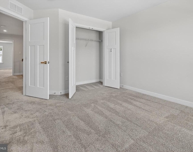 8005 Milltown Circle - Photo Thumbnail 35