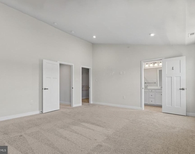 8005 Milltown Circle - Photo Thumbnail 21