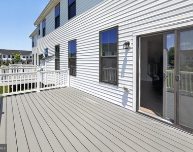 8005 Milltown Circle - Photo Thumbnail 14