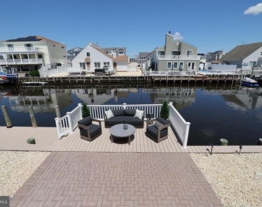 140 Matilda Drive - Photo Thumbnail 45