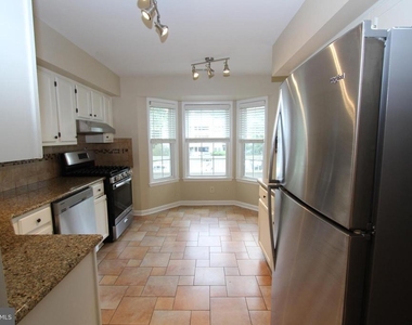 110 Biscayne Court - Photo Thumbnail 10