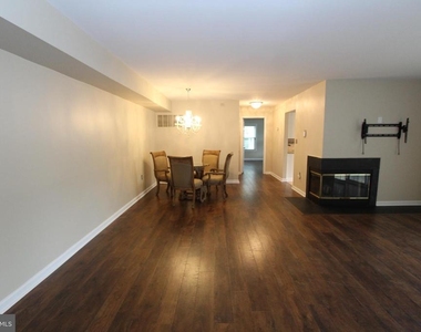 110 Biscayne Court - Photo Thumbnail 4