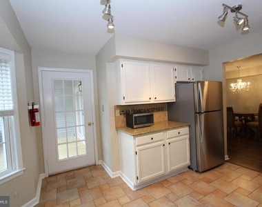 110 Biscayne Court - Photo Thumbnail 13