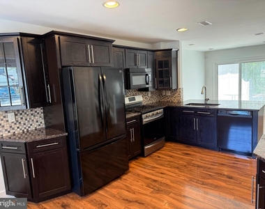 1070 Baywood Drive - Photo Thumbnail 2