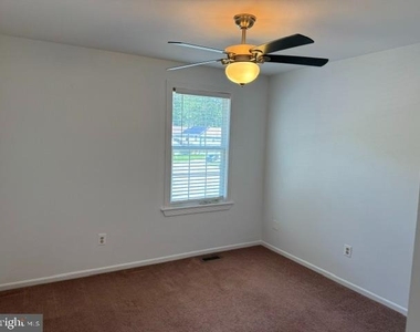 1070 Baywood Drive - Photo Thumbnail 12