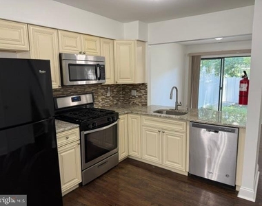 1042 Baywood Drive - Photo Thumbnail 2