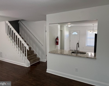 1042 Baywood Drive - Photo Thumbnail 4