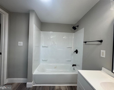242 N Broadway - Photo Thumbnail 1