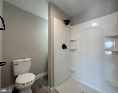 242 N Broadway - Photo Thumbnail 5