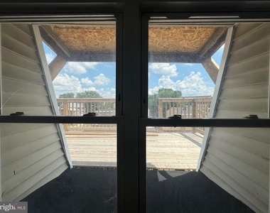 242 N Broadway - Photo Thumbnail 9