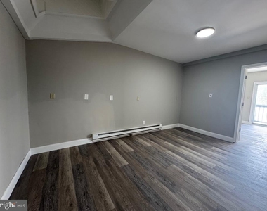 242 N Broadway - Photo Thumbnail 10