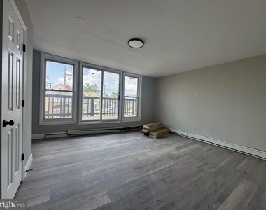 242 N Broadway - Photo Thumbnail 1