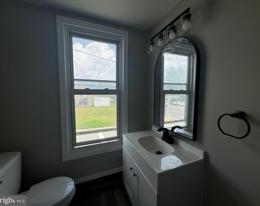 242 N Broadway - Photo Thumbnail 3