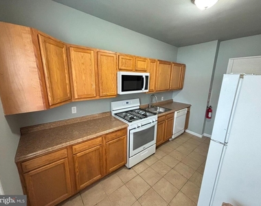 211 Front Street - Photo Thumbnail 2