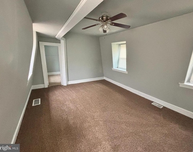 211 Front Street - Photo Thumbnail 8