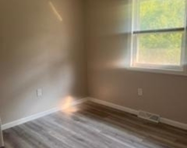212 California Trail - Photo Thumbnail 10