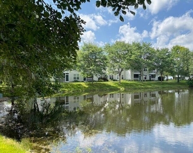 2736 S Knightsbridge Circle - Photo Thumbnail 17