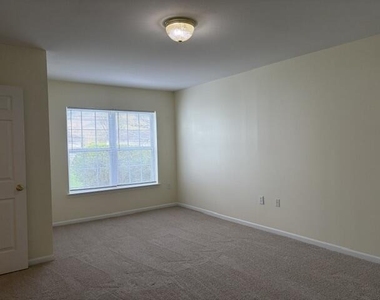 2736 S Knightsbridge Circle - Photo Thumbnail 11