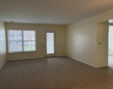 2736 S Knightsbridge Circle - Photo Thumbnail 6