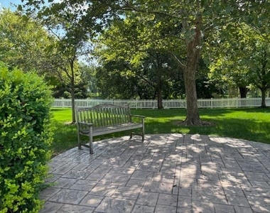 2736 S Knightsbridge Circle - Photo Thumbnail 18