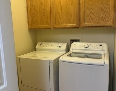 2736 S Knightsbridge Circle - Photo Thumbnail 5