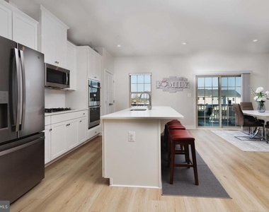 4112 Shirley Rose Court - Photo Thumbnail 6