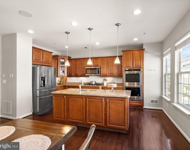 517 Overlook Park Drive - Photo Thumbnail 8