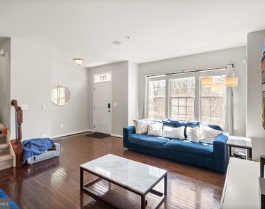 517 Overlook Park Drive - Photo Thumbnail 3
