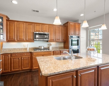 517 Overlook Park Drive - Photo Thumbnail 7