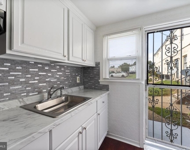 2510 Iverson Street - Photo Thumbnail 7