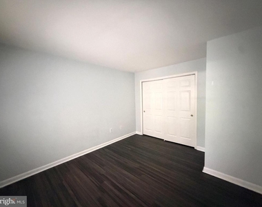 931 Hillside Lake Terrace - Photo Thumbnail 13