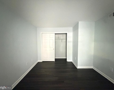 931 Hillside Lake Terrace - Photo Thumbnail 16
