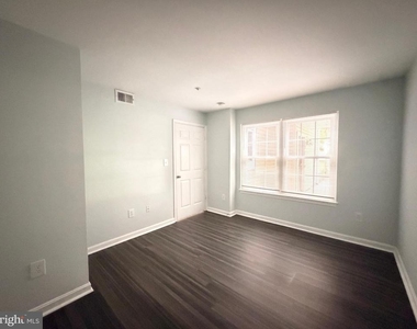 931 Hillside Lake Terrace - Photo Thumbnail 14