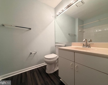 931 Hillside Lake Terrace - Photo Thumbnail 12