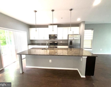22410 Glenbow Way - Photo Thumbnail 2
