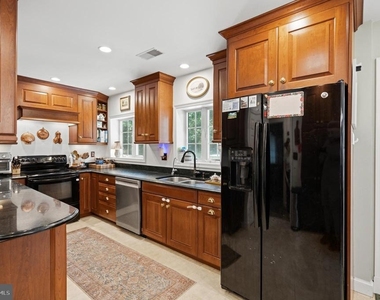5201 Brookeway Drive - Photo Thumbnail 24