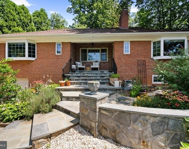 5201 Brookeway Drive - Photo Thumbnail 6