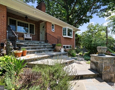 5201 Brookeway Drive - Photo Thumbnail 7